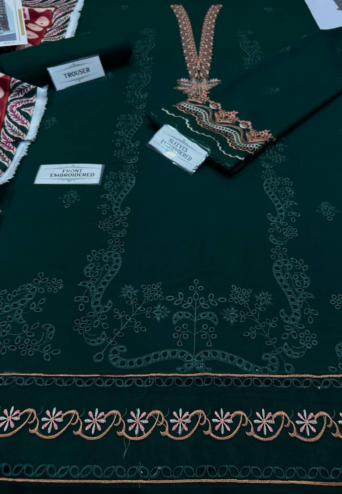 IZEL 3-Piece Embroidered Dhanak Suit – Bottle Green