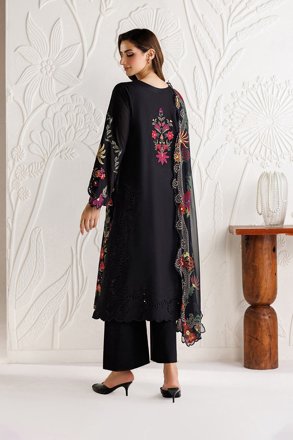 IZNIK Premium | 3PC Emb Suit Premium Air-Jet Dhanak
